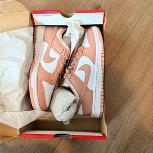 Nike dunks Rose whisper Brand new with box sz 8 W/6.5M
